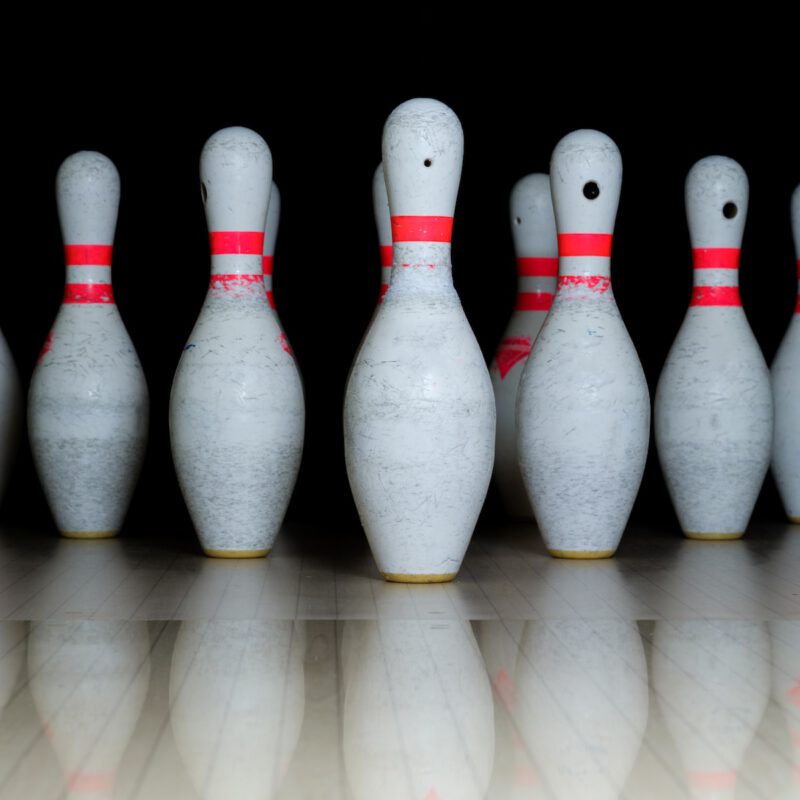 a group of white and red chess pieces